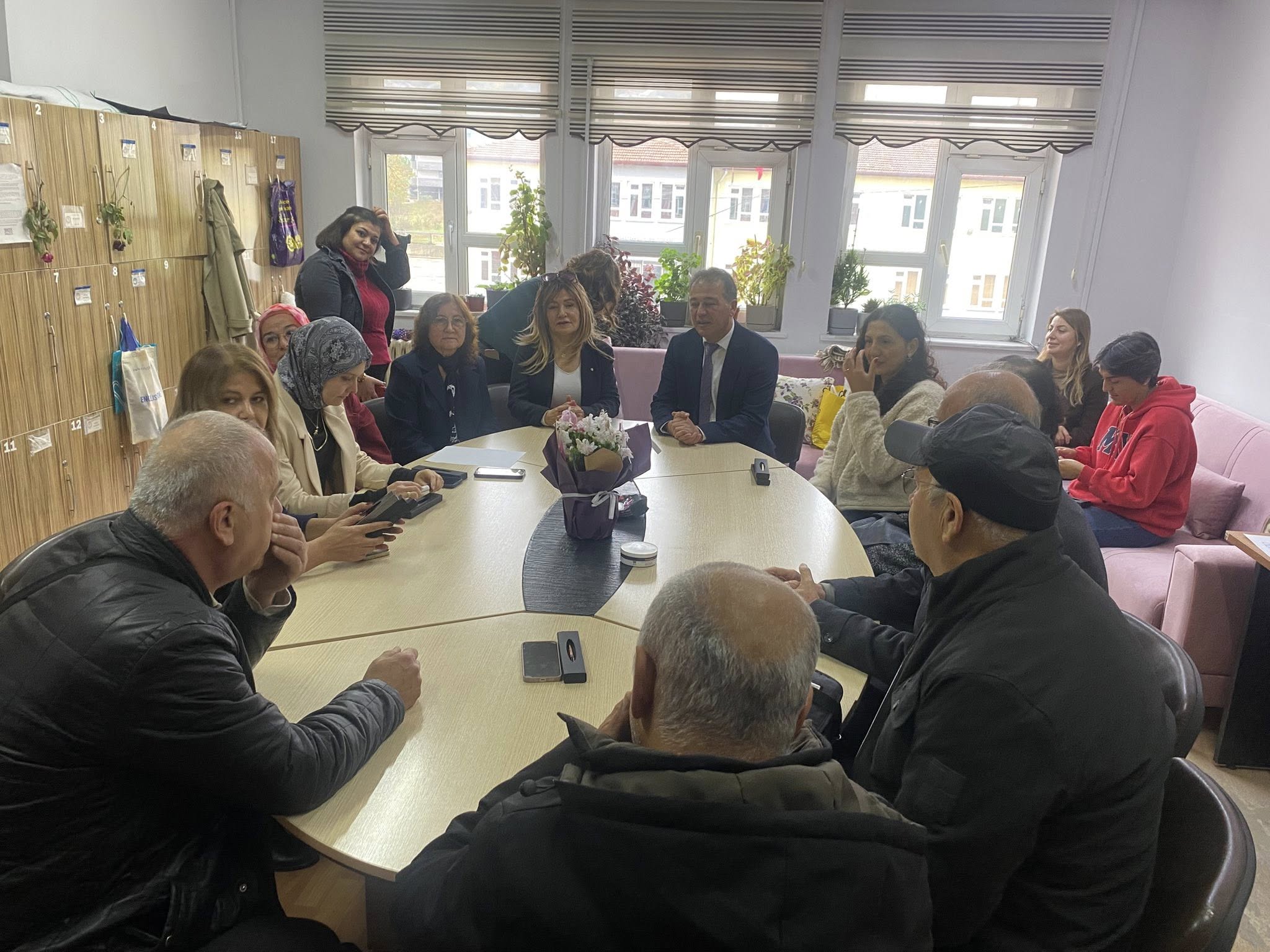 BAŞKAN ALBUZ'DAN ÖĞRETMENLERE ZİYARET